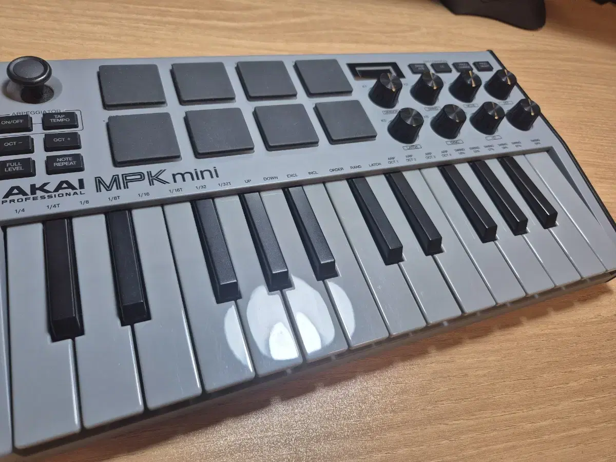 AKAI MPK mini 마스터 키보드